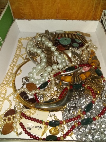 BL-Assorted Costume Jewelry | Online Auctions | Proxibid