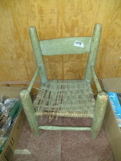 BL-Vintage Woven Bottom Child's Chair (seat needs repair)