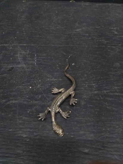 Salamander Pin