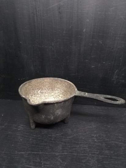 Cast Iron Small Footed Kettle with Handle