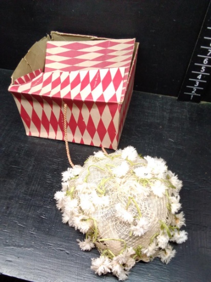 Vintage Hat with Box-Daisies