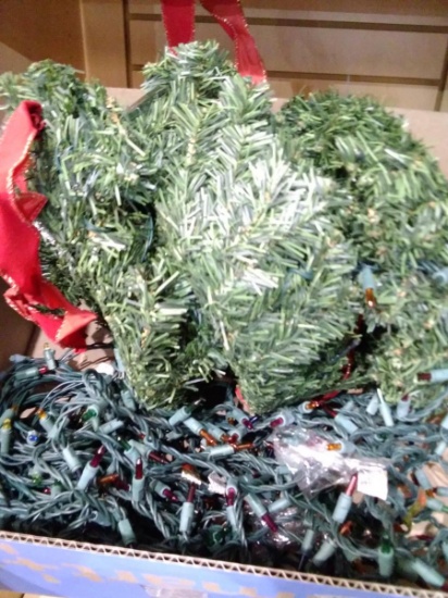 BL-Assorted Christmas Wreaths and Lights