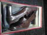 Ladies Shoes-Aero Size 8.5