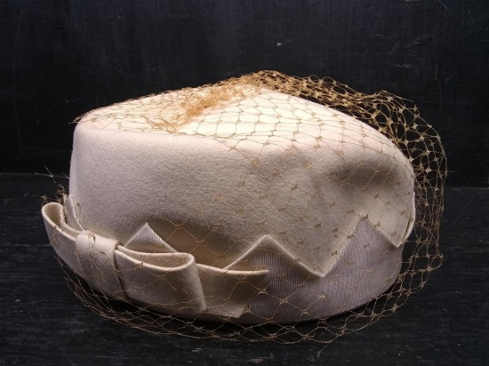 Vintage Ladies Hat-Off White Felt