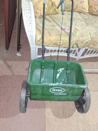 Warehouse-Scotts 2000 Fertilizer