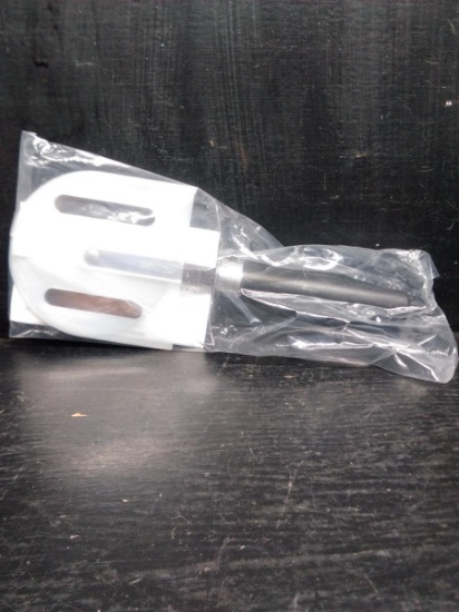 NIP Pampered Chef Utensil-Pizza Cutter
