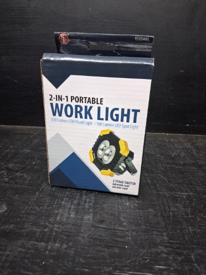 Portable 2 in 1 Work Light - NIP