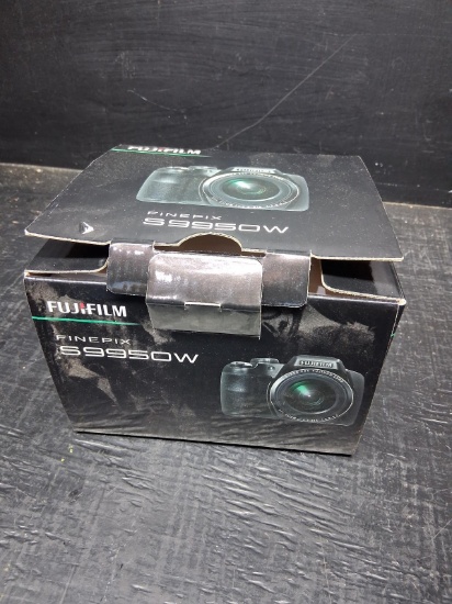Fujifilm Finepix S9950W Camera 16 megapixels- NIP