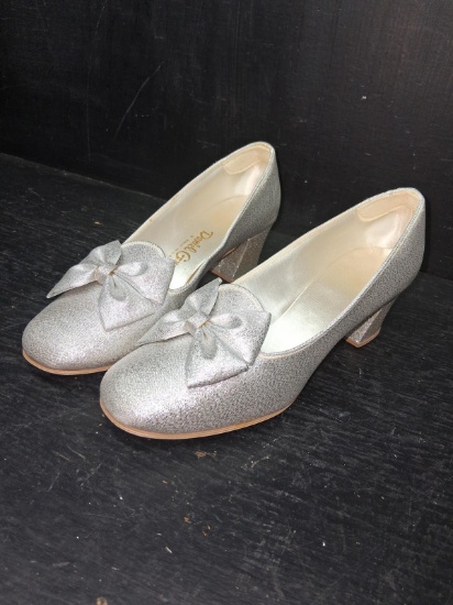 Daniel Green Boutique Sparkle Shoes B70 (size 7?)