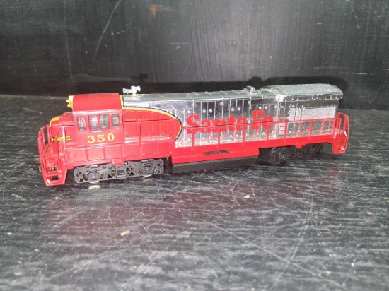 HO Scale Train-Santa Fe Engine 350