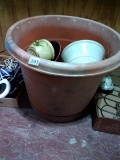 BL-Large Plastic Planter and Assorted Small Planters