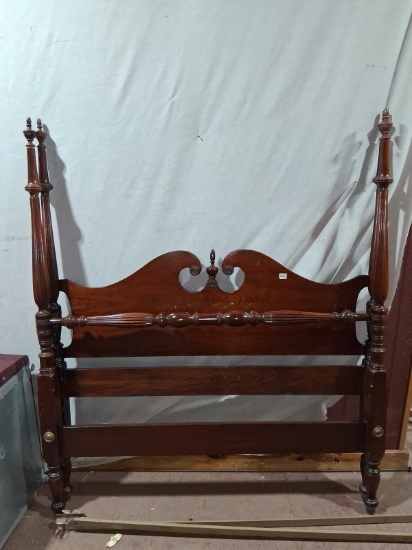 Antique Mahogany Reeded Poster Bed w/ Metal Rails