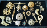 VARIETY OF 21 BROOCHES