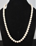 LADIES GRADUATED STAND OF WHITE PEARLS