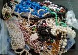 TRAY OF MISC NECKLACES - WEAR, REPAIR & CRAFT