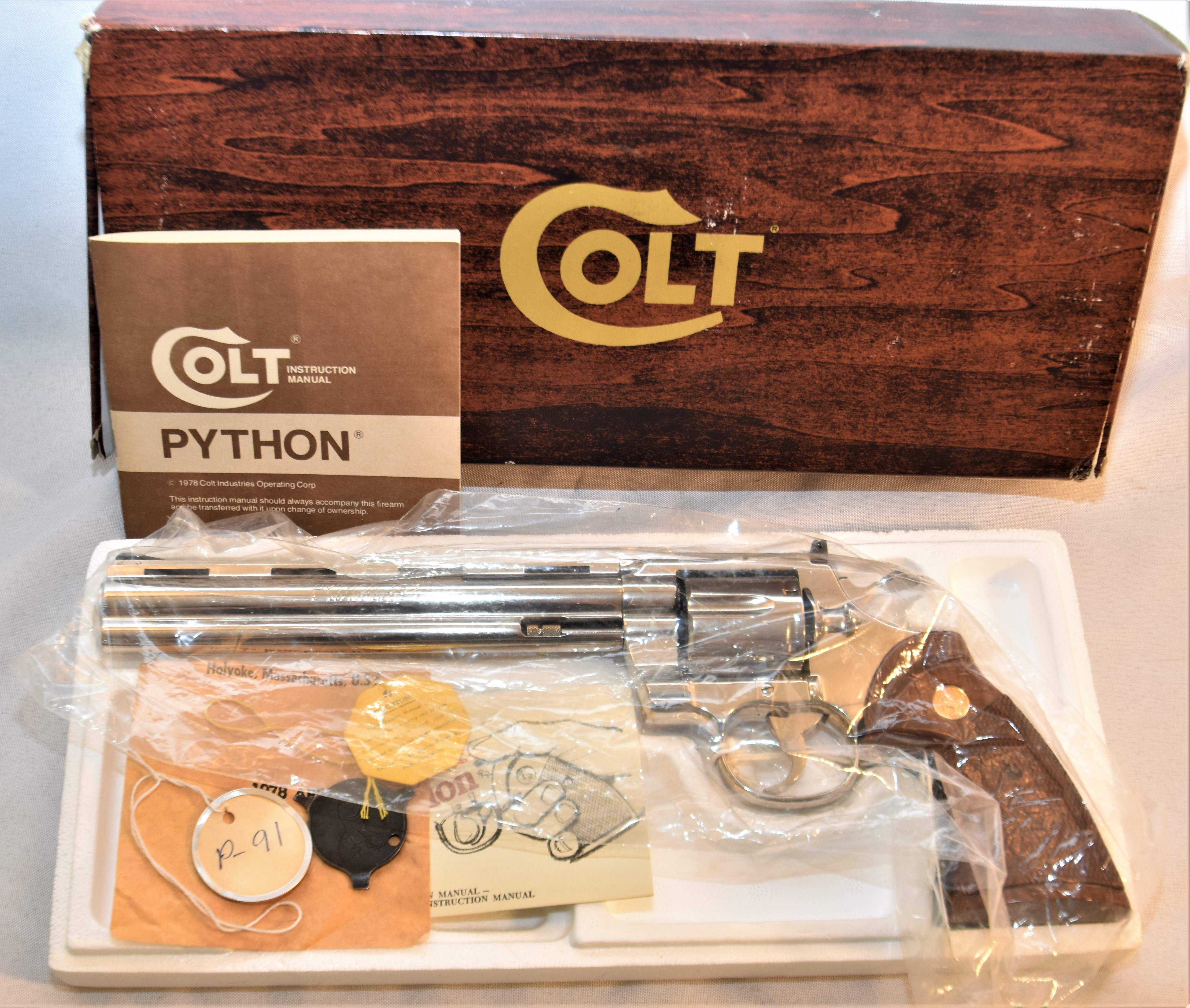 PYTHON パイソン 357 Magnum ctg COLT PYTHON 357 MAGNUM CTG MINT IN BOX | Proxibid