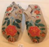 19TH CENTURY OJIBWE MOCCASINS WITH  BEADED FLOWERS