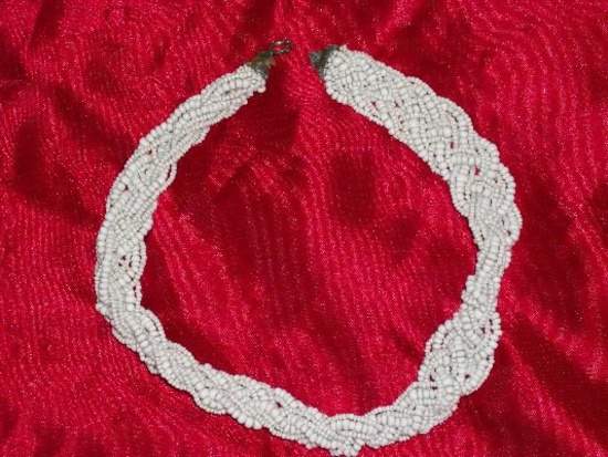 Ladies White Coral Gemstone Beaded Necklace 1940s Era