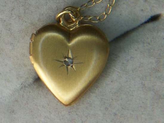 10 Karat Yellow Gold Ladies Necklace And Heart Locket
