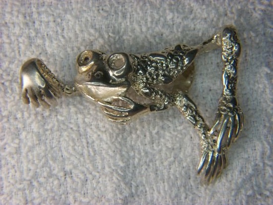 .925 Ladies Large 24 Inch Frog Pendant