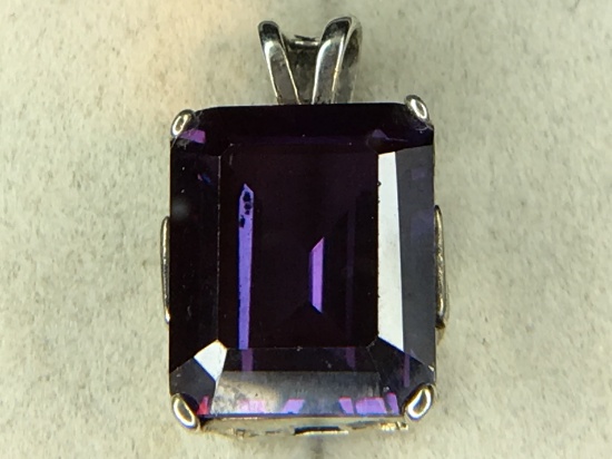 .925 Sterling Silver Ladies 8 Carat Amethyst Pendant