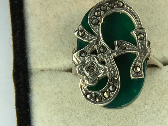 .925 Sterling Silver Ladies Vintage Jade Marcasite Ring