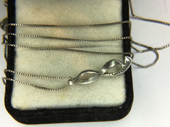 .925 Sterling Silver Ladies 20 Inch Box Chain And Pendant