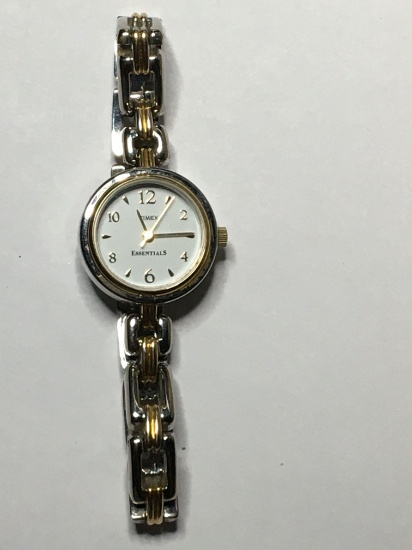 Vintage Timex Essetnails Watch