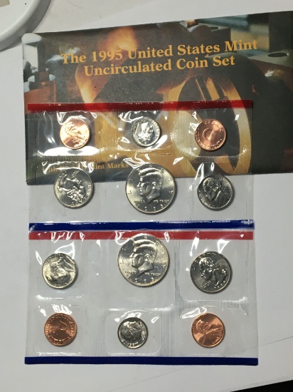 U S A Mint Set 1995 P And D