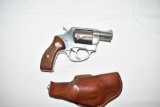 Gun. Charter Arms Undercover 38 spc cal Revolver
