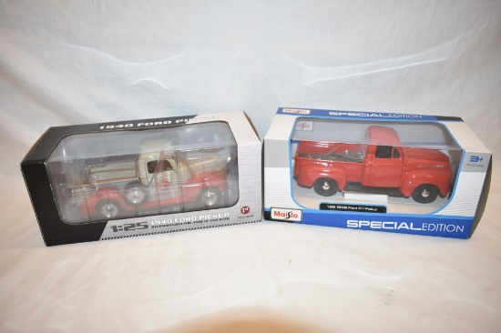 Two Ford Pickup truck 1/25 Scale Toys