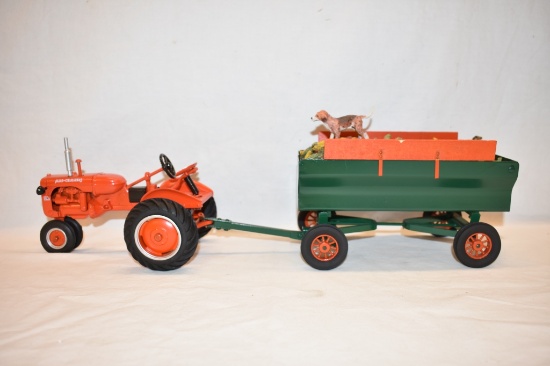 Allis Chalmers 1/16 Scale Tractor & Wagon Toy