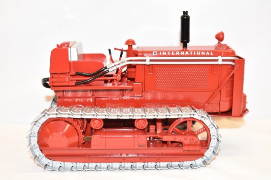 SpecCast International 1/16 Tractor Toy