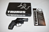 Gun. Taurus Model 327 327 mag cal Revolver