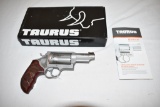 Gun. Taurus The Judge 10th Ann. 410/45 cal. Revolr