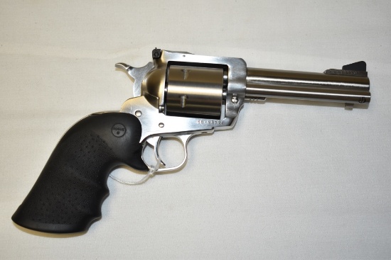 Gun. Ruger New Mdl Super Blackhawk 44 cal Revolver