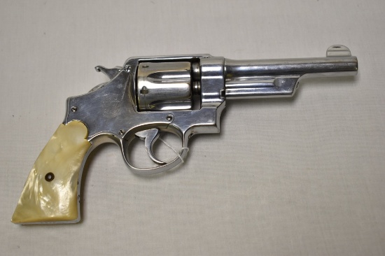 Gun. S&W Model HE 44 spec. cal Revolver