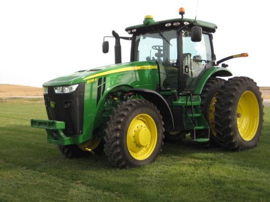 2014 John Deere 8235R