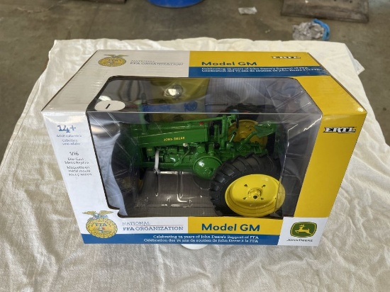 JD Model GM Toy Tractor 116
