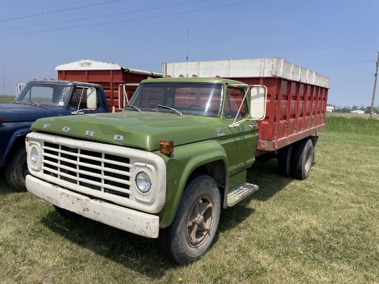 1974 Ford F700 Grain Truck