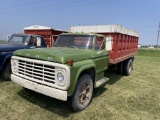 1974 Ford F700 Grain Truck