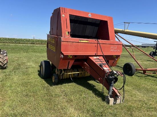 New Holland 688 Round Baler