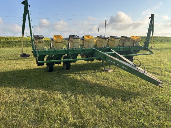 JD 7000 Planter
