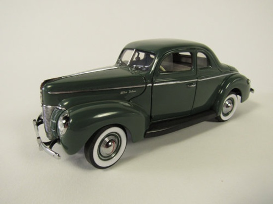 Cloud Misty Gray 1940 Ford Deluxe Coupe Danbury Mint 1:24 scale die-cast model car.