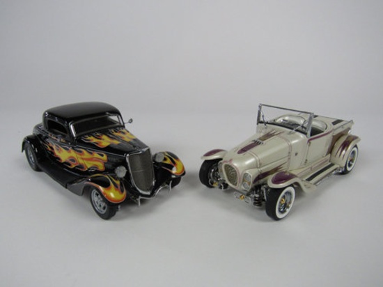 Lot consisting of a limited edition "The California Kid" and Ala Kart street rod by Danbury Mint.