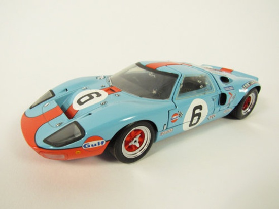 Ford GT-40 LM '69 Revell Creative Master 1:20 scale diecast model car.