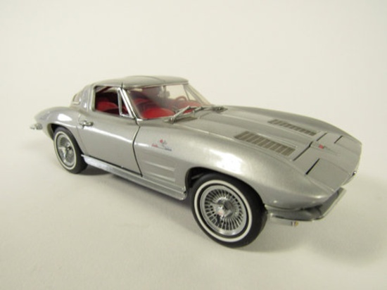 Good-looking 1963 Corvette Franklin Mint 1:24 scale diecast model car.