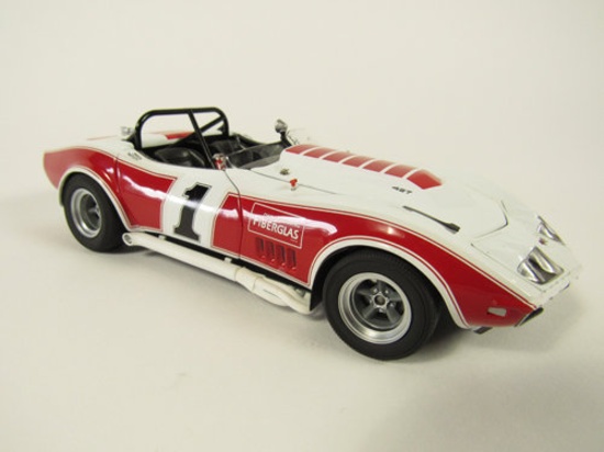 Unusual Owens/Corning 427 Corvette #1 racer Danbury Mint 1:24 scale die-cast model car.