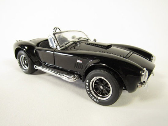 Awesome Shelby Cobra 427 S/C Limited Edition Franklin Mint 1:24 scale die-cast model car.