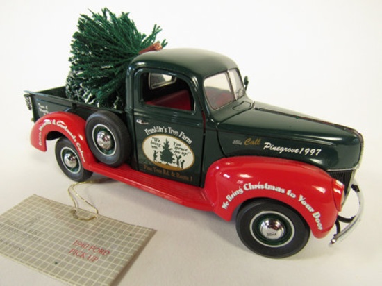 1940 Ford Pickup Christmas Edition Franklin Mint 1:24 scale diecast model car.